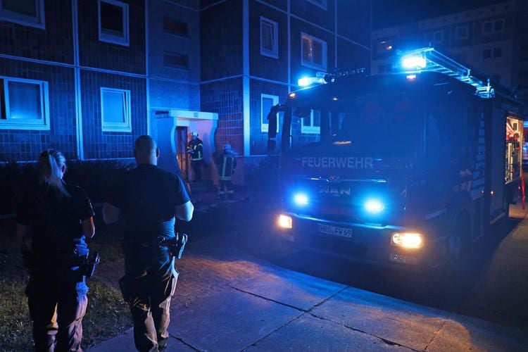 Unbekannte Legen Feuer In Rostocker Wohnhaus