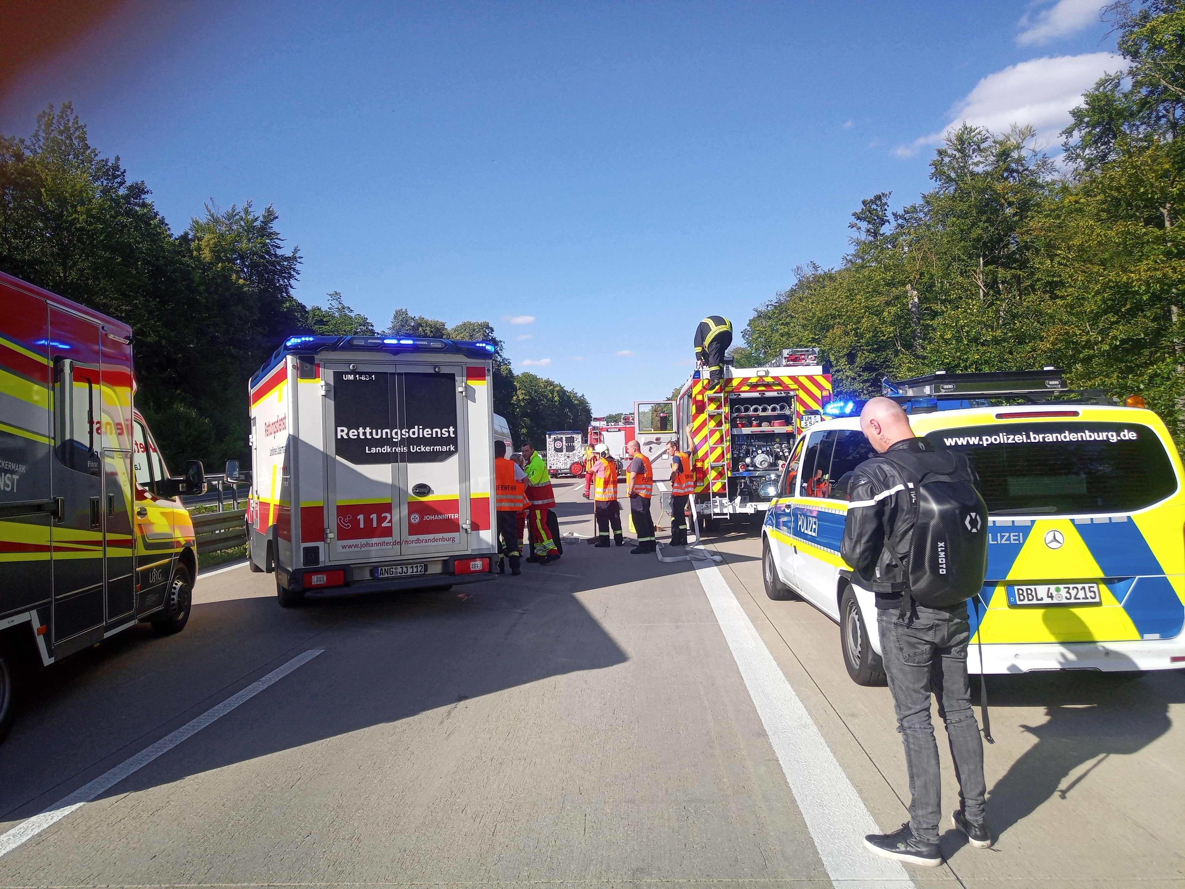 Nach Unfall mit vier Verletzten Rettungskräfte voll gefordert