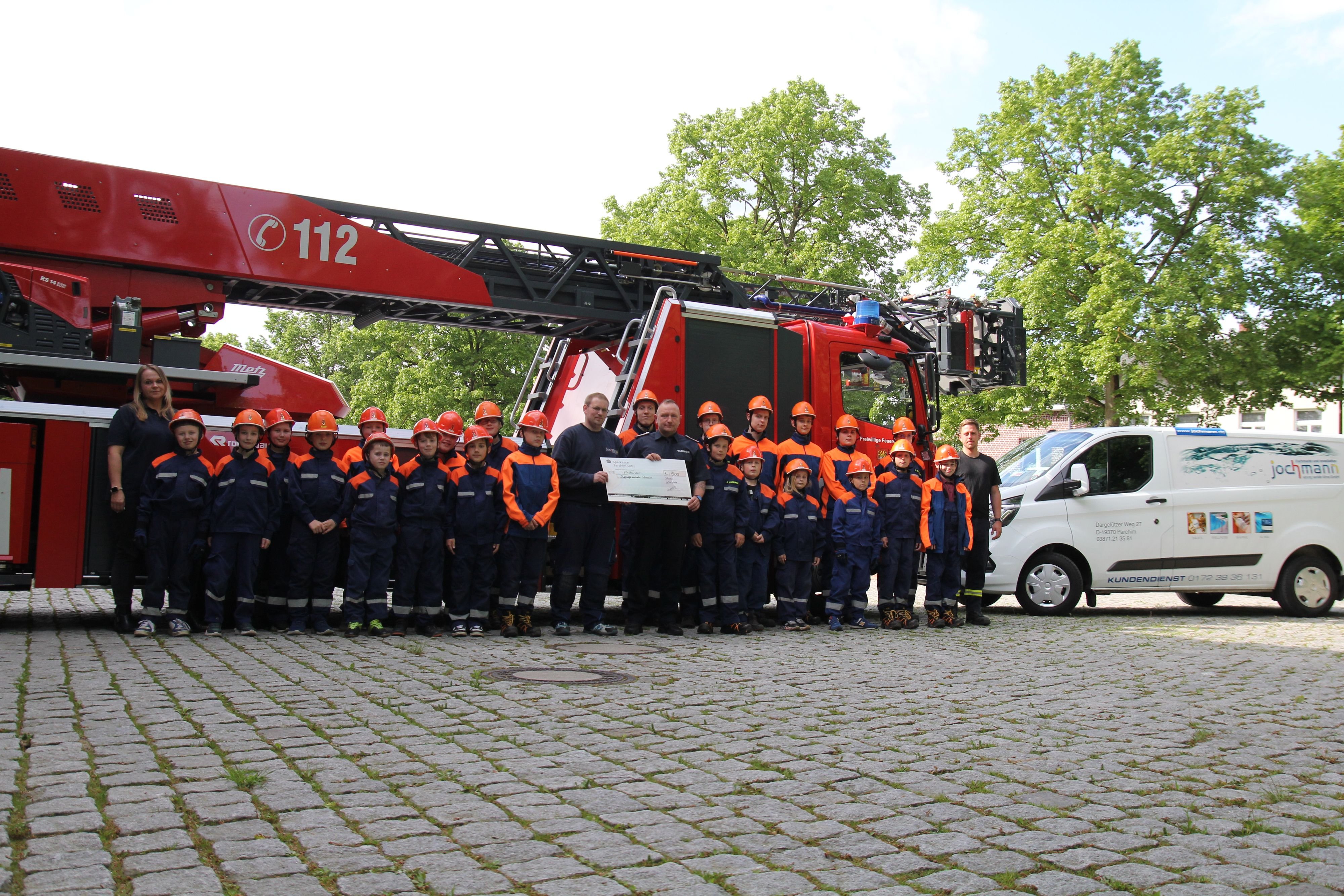 Parchimer Jugendfeuerwehr Freut Sich Ber Spende