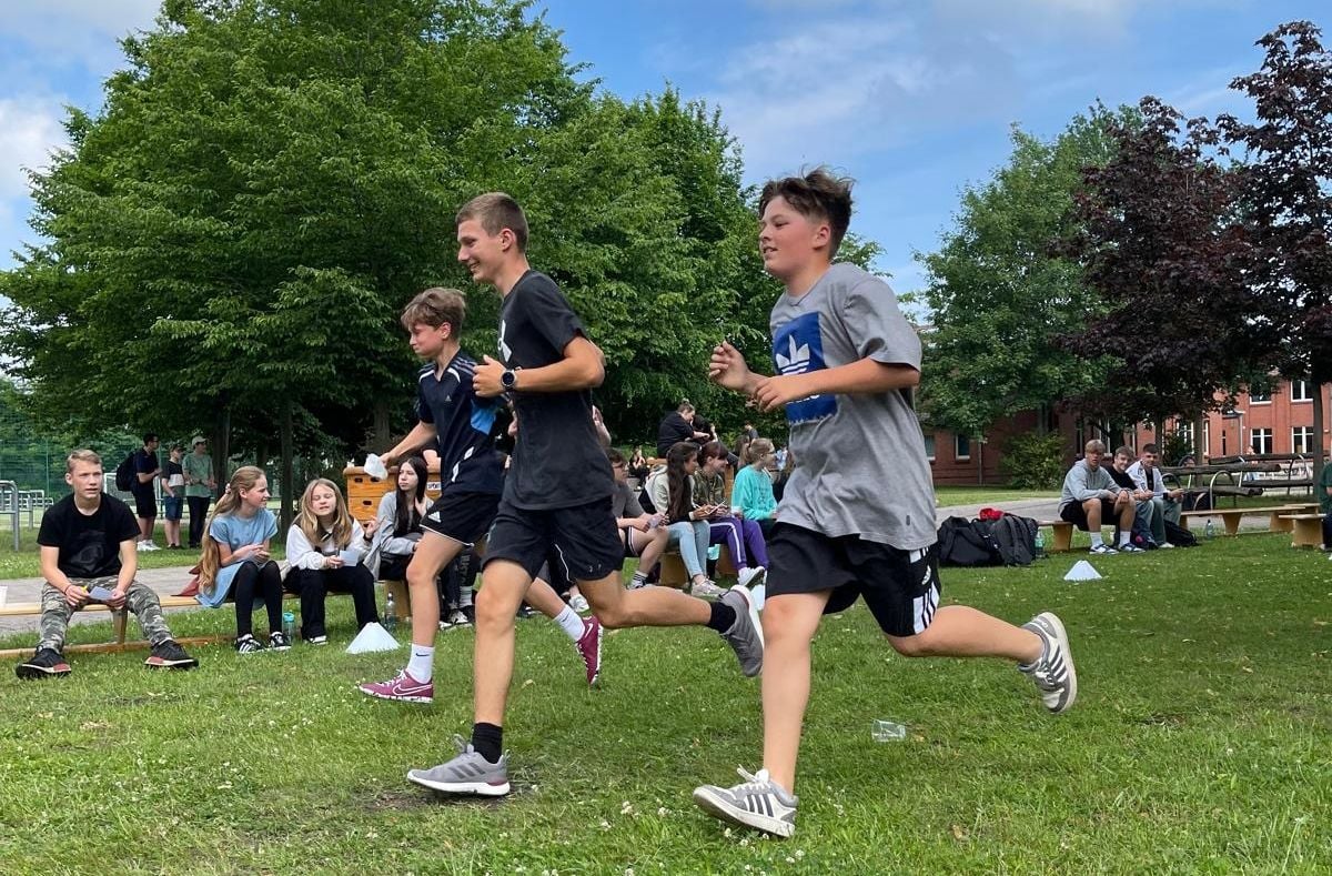 Sportliche Sch Ler Erlaufen Euro F R Neue Spielger Ste