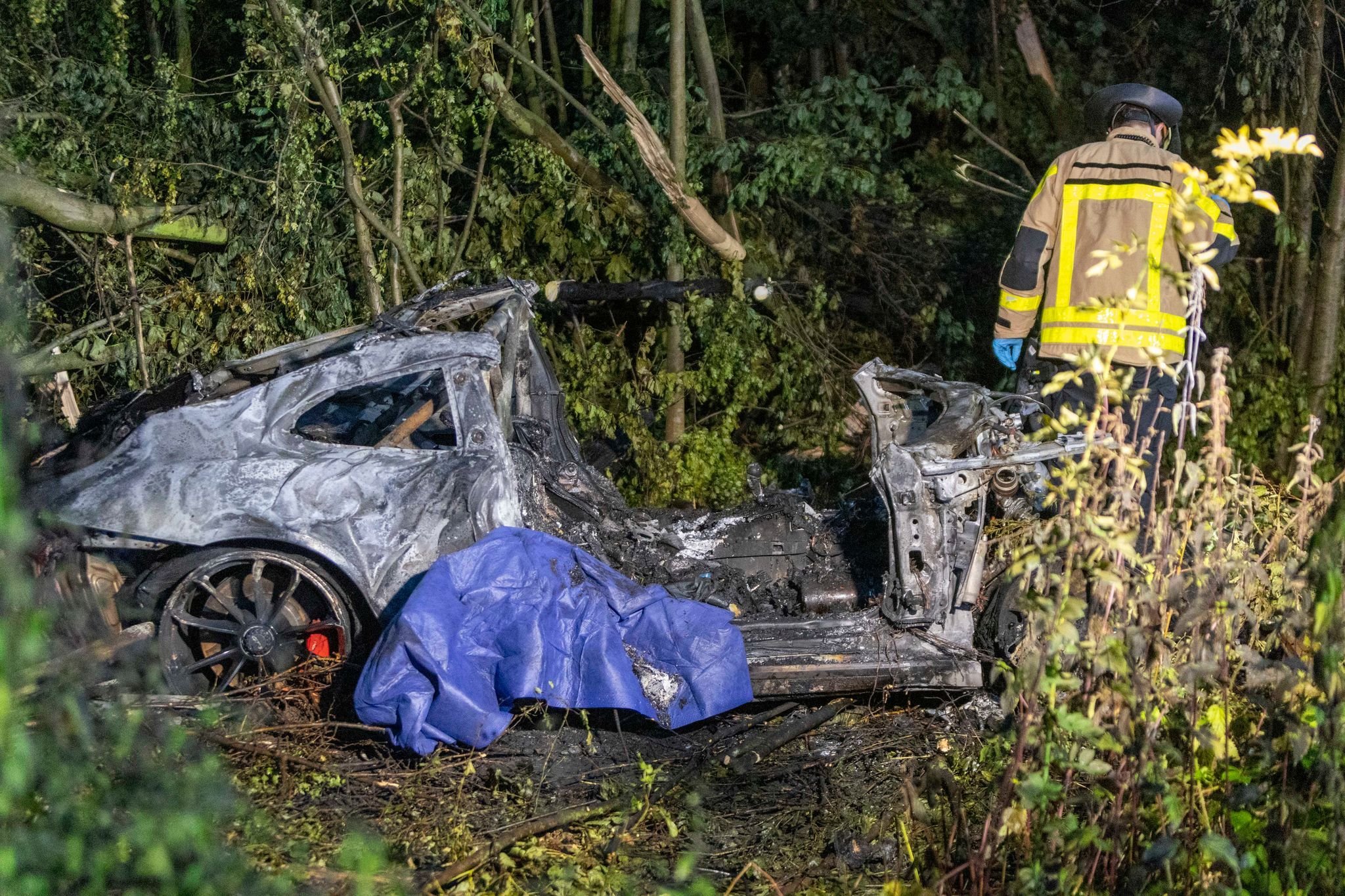 Unfall Bei Autorennen Zwei Menschen In Porsche Verbrannt