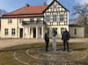 Museumsleiterin Angela Ziegler und Vize-Landrat Stephan Meyer sind zuversichtlich, dass es jetzt auf dem Thünen-Gut in Tellow voran geht.