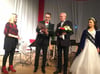 Den Preis der Stadt Prenzlau wurde Götz Mörbe (Zweiter von rechts) von Bürgermeister Hendrik Sommer (parteilos) sowie dem Vorsitzenden der Stadtverordnetenversammlung Ludger Melters überreicht. Die Laudatio hielt Felicitas Richter.