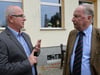 Detlev Frye (links), hier zu sehen mit dem damaligen Vorsitzenden der AfD in Brandenburg, Alexander Gauland ist zum amtierenden Bürgermeister des Amtes Lebus im Landkreis Märkisch-Oderland gewählt worden.