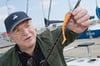 Der Münchner TV-Star Fritz Wepper hat die Organisation „Royal Fishing Kinderhilfe” mitgegründet, die Kindern und Jugendlichen, die in Heimen aufwachsen, das Angeln als Hobby ermöglichen will.