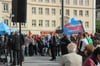 Rund 150 AfD-Anhänger trafen sich am Sonnabend in Neubrandenburg auf dem Marktplatz. Foto: Thomas Beigang