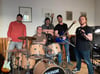 Die Malchiner Rock-Band „Taurus 22“ (von links nach rechts): Matthias Freitag, Christoph Klose, Holger alias Dr. K., Hannes Fischer und Kevin Fischer-Blumenthal.