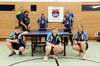 Alt und Jung stehen gemeinsam an der Platte. Seit Juni dürfen die Tischtennisspieler vom ESV Prenzlau wieder in der Halle der Pestalozzi-Grundschule trainieren.
