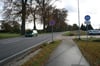 Ein vorhandener Radweg endet mitten in Möllenbeck. Wer bis Feldberg radeln will, muss auf die Landstraße.
