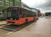 Die „dat bus“-Linie 12 der MVVG verkehrt täglich mehrmals zwischen Neubrandenburg und Waren. Im Juli beteiligt sich die Vier-Tore-Stadt über die Linie an dem Mobilitätsprojekt „Müritz rundum“. Foto: Mirko Hertrich