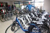 Der Malchiner Zweirad-Händler Toni Hassemer hat rund 100 Fahrräder und E-Bikes im Verleih.