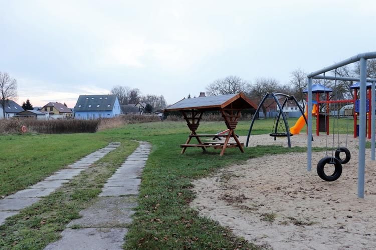 Teich an Spielplatz Seehausen wird eingezäunt