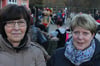 Roswitha Schenk (links) und Sabine Naacke wurden bei der Weihnachtsfeier der Kita „Käthe Kollwitz“ feierlich in den Ruhestand verabschiedet.