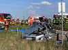 Bei dem Unfall am Bahnübergang bei Silz hat es zwei Schwer- und drei Leichtverletzte gegeben.