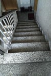 Auf dieser Treppe zwischen dem zweiten und dritten Stock ist die Leiche von Tilo G. gefunden worden.