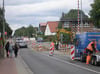 Fußgänger, Rad- und Autofahrer sowie die Bauleute einer Anklamer Firma müssen in der Torgelower Straße Rücksicht aufeinander nehmen.