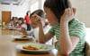 Das Mittagessen an Prenzlauer Kitas und Schulen soll von einem neuen Ambieter serviert werden.
             