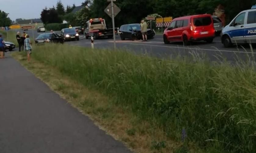 Drei Autos In Unfall Auf B Bei Polzow Verwickelt