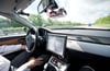 Hauptsächlich werden neue Funktionen, wie etwa autonomes Fahren, für Reisen auf Autobahnen entwickelt.