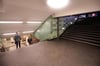 Am U-Bahnhof Hermannstraße wurde eine Frau brutal von hinten die Treppe hinunter gestoßen wurde.