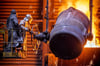 Arbeiter gießen flüssiges Eisen mit einer Temperatur von 1.400 Grad in der Eisengießerei Torgelow in vorbereitete Formen. Die Stadt Torgelow will an 250-jährige Gießerei-Geschichte erinnern