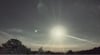 Sichtung einer Feuerkugel (rechts des Mondes) über Conow. Der Ausschnitt stammt aus einem Video.