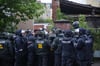 Eingeschlossene Gegendemonstranten in der Adolf-Pompe-Straße am 8. Mai 2014. Ging die Polizei mit übertriebener Härte vor?
