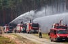Die Feuerwehren haben beim Waldbrand bei Lübtheen gute Arbeit geleistet. Um das weiterhin zu garantieren, bekommen sie jetzt einen Zuschuss in Millionenhöhe.
