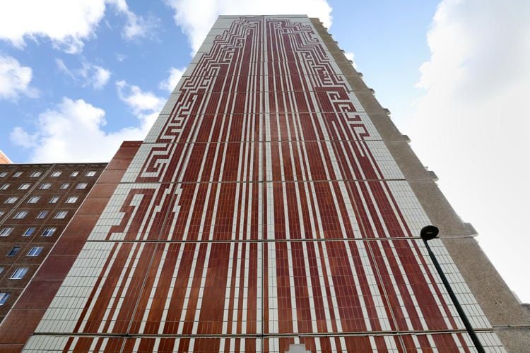 MillionenSanierung der denkmalgeschützten Plattenbauten in Neubrandenburg