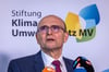 Die Luft wird dünner: Ex-Ministerpräsident Erwin Sellering (SPD) bekam vom Landgericht Schwerin eine unmissverständliche Botschaft.