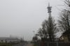 In der Otto-Lilienthal-Straße in Templin ragt ein Mobilfunkturm in die Höhe, der jetzt auch 5G-Signale verarbeiten soll.