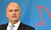 Brandenburgs Ministerpräsident Dietmar Woidke (SPD) ist dabei, in der Staatskanzlei aufzuräumen.
