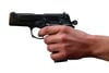 Mit einer Schreckschusswaffe hat ein 19-Jähriger einige Passanten in Prenzlau bedroht (Symbolfoto).