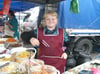 Tanja half ihrer Oma während der Sommerferien drei Monate lang, den Gemüsestand auf dem Markt zu managen.