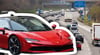 Unfall auf der A24: Ein Ferrari ist gegen die Mittelschutzplanke geprallt (Symbolbild).