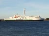 An diese Schiffs-Silhouette wird man sich ab Sommer 2020 an der Hafeneinfahrt von Warnemünde gewöhnen müssen. Die Scandlines-Fähre „Copenhagen” wird mit einem 30 Meter hohen, sogenannten Flettner-Rotor ausgerüstet, der die Fahrt des Schiffes durch die Nutzung der Windenergie unterstützen soll.