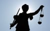 Hoffen auf Justitia: Ein junger Mann aus Demmin stand erneut vor Gericht. 