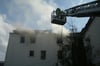 Das Feuer in dem Mehrfamilienhaus in Demmin war am Sonnabend gegen 17:45 Uhr ausgebrochen.