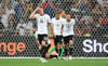Toni Kroos (links) scheint es noch nicht ganz glauben zu können. Der Weltmeister Deutschland verliert das EM-Halbfinale gegen Frankreich.