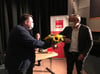 SPD-Ortsverbandschef Christoph Biallas (l.) gratuliert Robert Northoff zur Wahl.