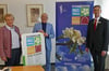 Das Programm für den 11. Uckermärkischen Orgelfrühling wurde von Landrätin Karina Dörk (links) und Thorsten Weßels (rechts) von der Stiftung Uckermärkische Orgellandschaft sowie von Jürgen Bischof vorgestellt.
