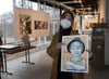 Anne Franke hängte jüngst ihre Bilder im Templiner Multikulturellen Centrum auf. Im Januar werden sie nur durch die großen Fenster zu sehen sein.