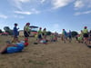 Spaß bei über 35 Grad Hitze: In den Pausen lockern Spiele die Stimmung der Kinder und Jugendlichen im Football-Camp Malchin auf.