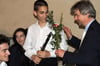 Pfarrer Ulrich Kasparick bedankt sich bei den weitgereisten jungen Musikern.[KT_CREDIT] FOTO: Fritz Gampe