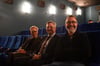 Der ehemalige Demminer Pastor Karsten Wolkenhauer, Bürgermeister Thomas Witkowski und Regisseur Tom Salt (von links) sahen sich den Film „Dreistromland“ im Demminer Kino an.