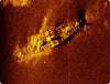 Die Aufnahme zeigt ein Seitensichtsonar, auch englisch sogenanntes Side Scan Sonar genannt, des vor mehr als 170 Jahren gesunkenen Schaufelraddampfers „Friedrich Franz II”.