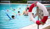 In Mecklenburg-Vorpommern gibt es auch in diesem Sommer wieder kostenfreie Schwimmkurse für Schüler mit unzureichenden Schwimmfertigkeiten.