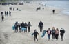 An zehn Orten strömten die Helfer am 1. Beach Clean Up Day mit Müllbeuteln aus, um weggeworfenen und angespülten Müll einzusammeln. 