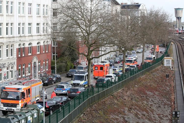 Zwei Menschen Im Treppenhaus Erschossen