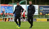 TSG-Trainer Benjamin Duray (rechts) und "Co" Rainer Müller bitten die Neustrelitzer Regionalliga-Kicker am 17. Juni zum Vorbereitungsstart.